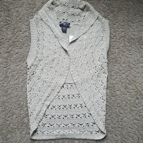 HOOKED UP💕 by I.O.T Sandy Beige Sweater Vest NWT - Picture 7 of 8